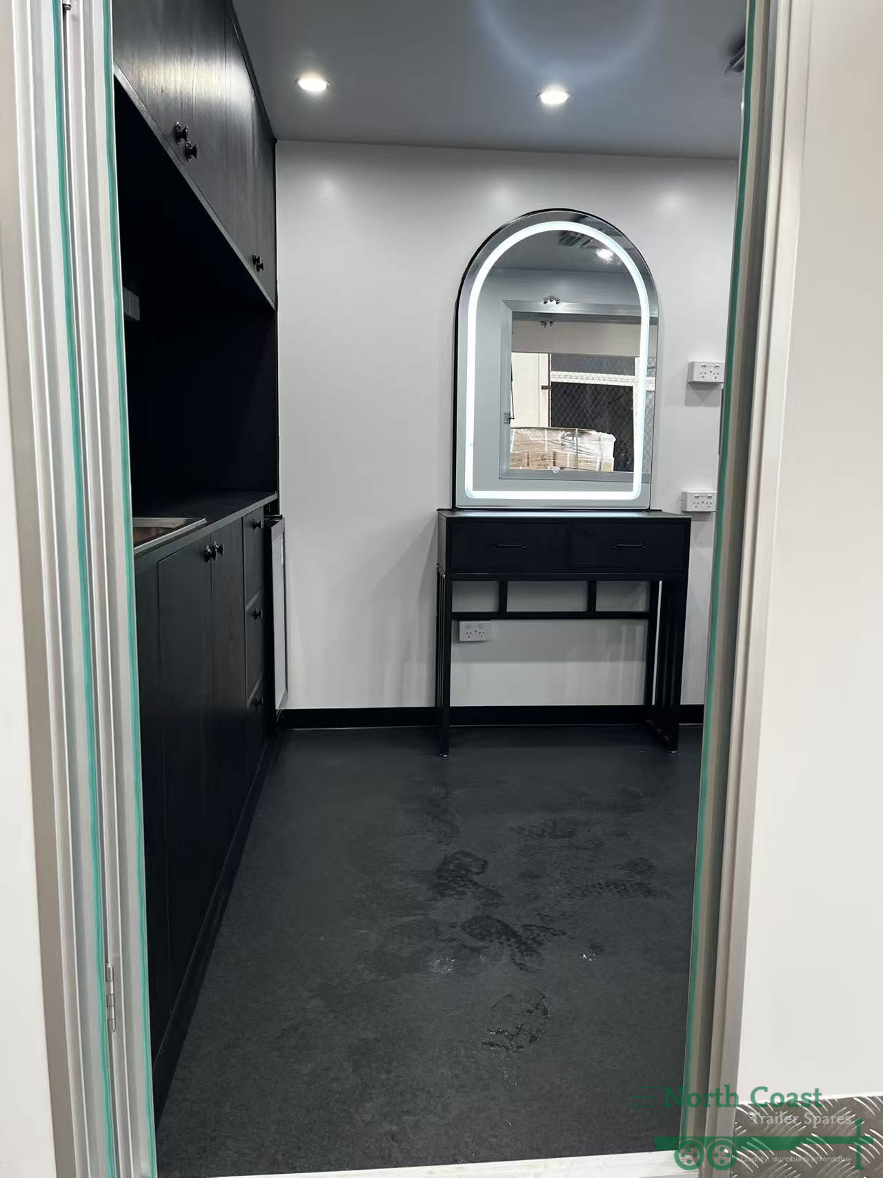Mobile Hair & Barber Trailer (4000mm x 2100mm) RS400 - Image 5